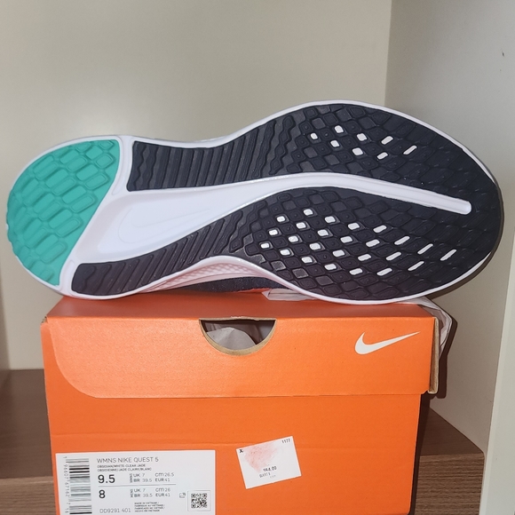 Shoes - Picture 2 of 4